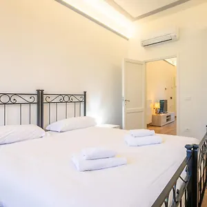 https://petrarca-apartment.it-tuscanyhotel.com